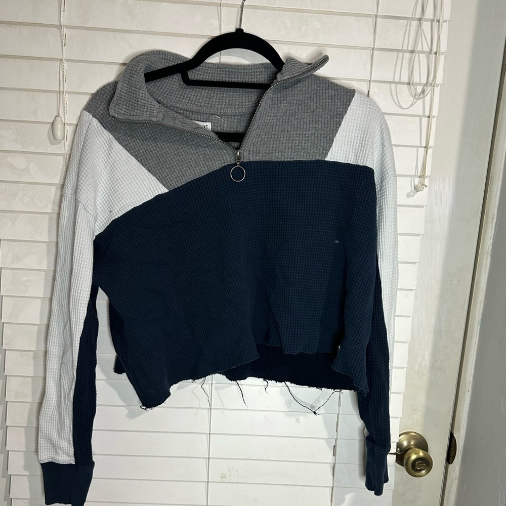 Women’s cropped pull over Hollister